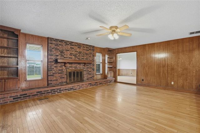 1332 NE 19th Place, Moore, OK 73160