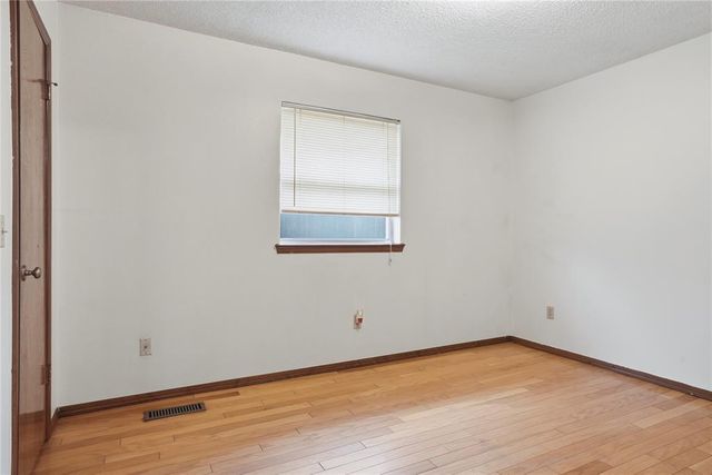 1332 NE 19th Place, Moore, OK 73160