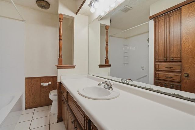 1332 NE 19th Place, Moore, OK 73160