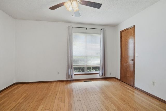 1332 NE 19th Place, Moore, OK 73160