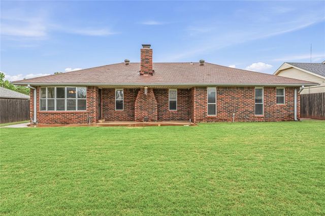 1332 NE 19th Place, Moore, OK 73160
