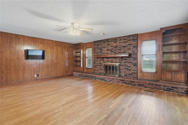 1332 NE 19th Place, Moore, OK 73160
