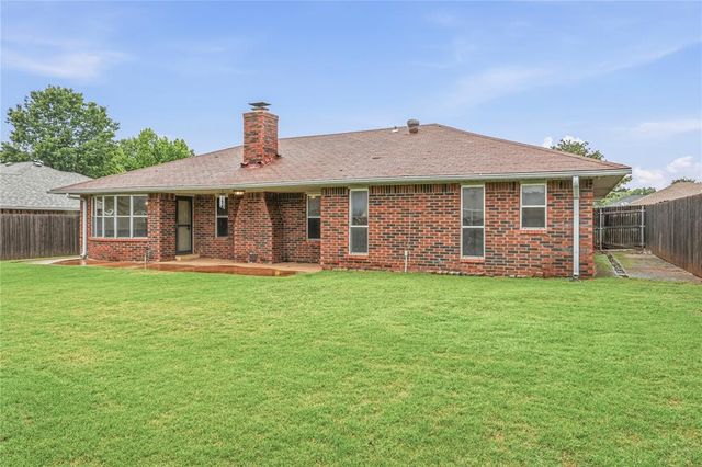 1332 NE 19th Place, Moore, OK 73160