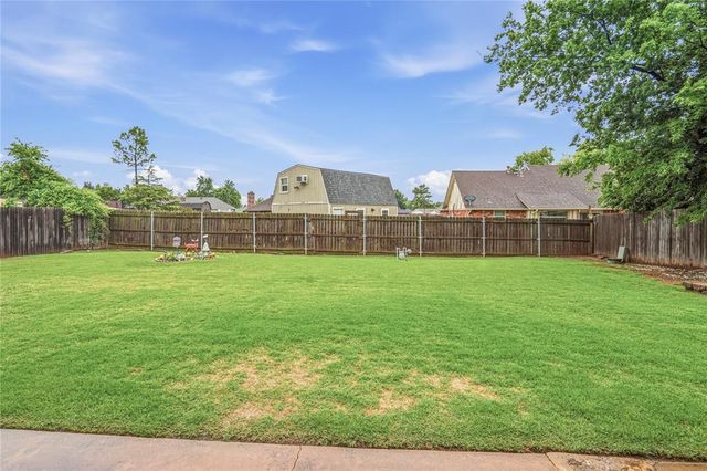 1332 NE 19th Place, Moore, OK 73160