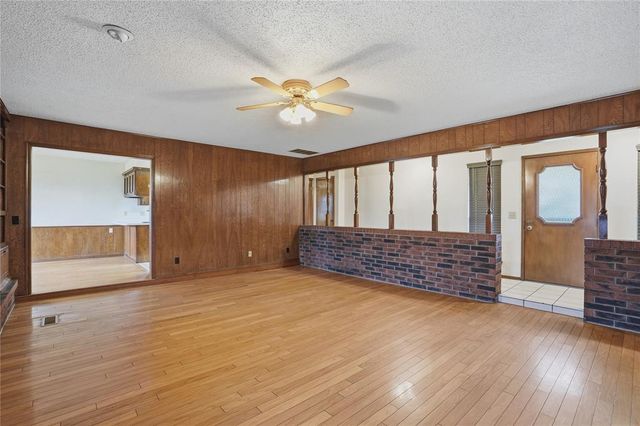 1332 NE 19th Place, Moore, OK 73160