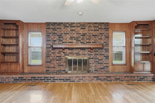 1332 NE 19th Place, Moore, OK 73160
