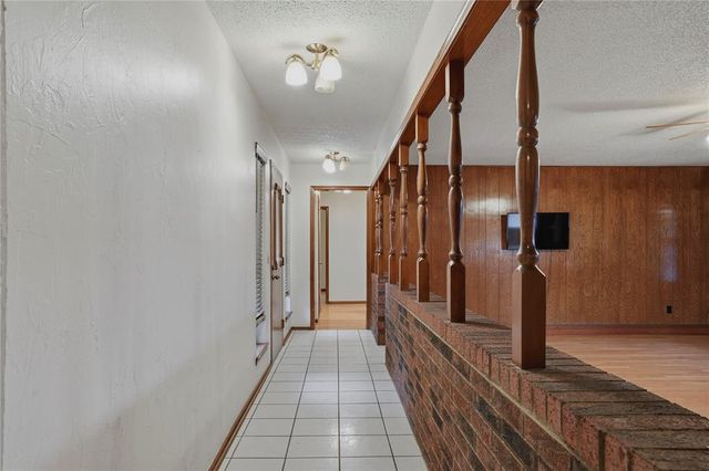1332 NE 19th Place, Moore, OK 73160