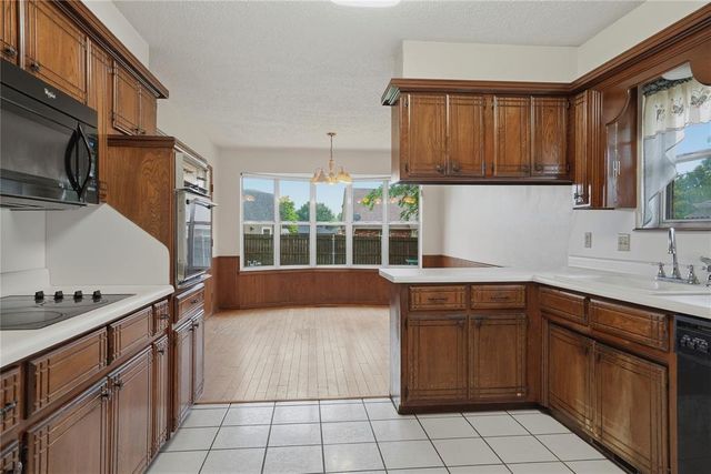 1332 NE 19th Place, Moore, OK 73160