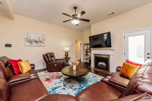 124 Hawks Ridge Trace, Byron, GA 31008