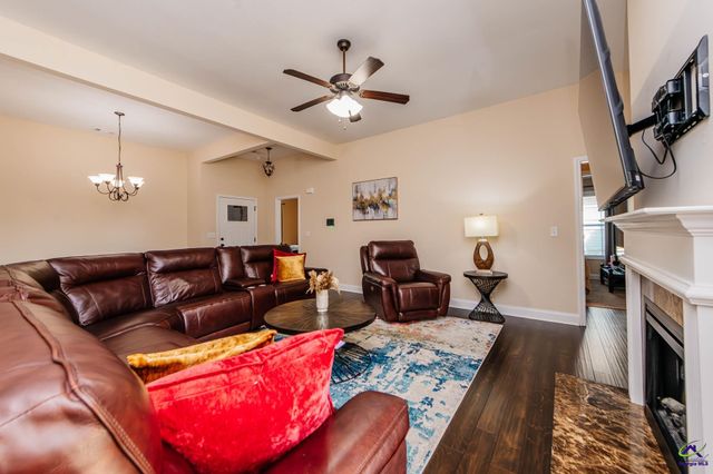 124 Hawks Ridge Trace, Byron, GA 31008