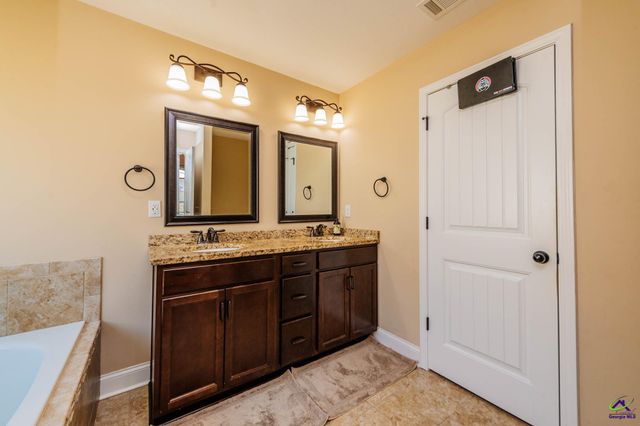 124 Hawks Ridge Trace, Byron, GA 31008