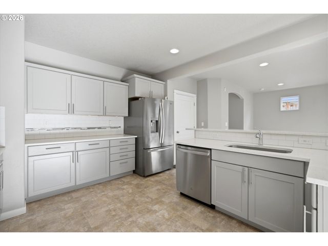 15562 BROKEN TOP Ave, Sandy, OR 97055