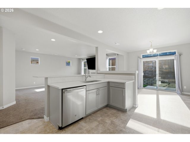 15562 BROKEN TOP Ave, Sandy, OR 97055