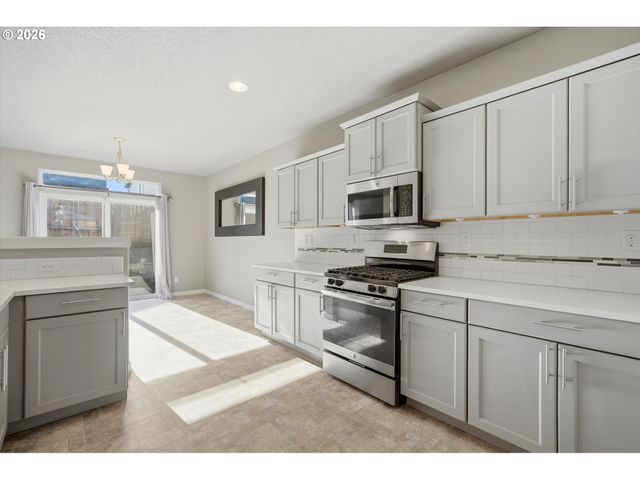 15562 BROKEN TOP Ave, Sandy, OR 97055