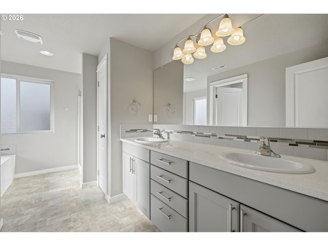 15562 BROKEN TOP Ave, Sandy, OR 97055