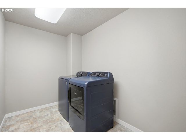 15562 BROKEN TOP Ave, Sandy, OR 97055