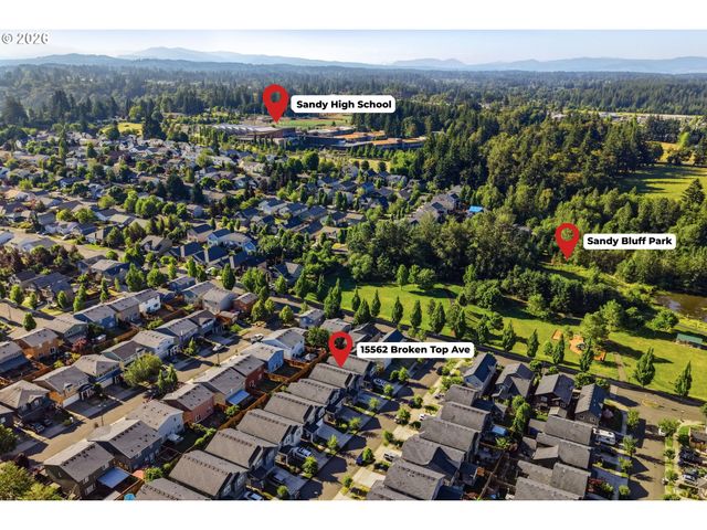 15562 BROKEN TOP Ave, Sandy, OR 97055