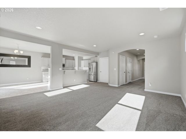15562 BROKEN TOP Ave, Sandy, OR 97055