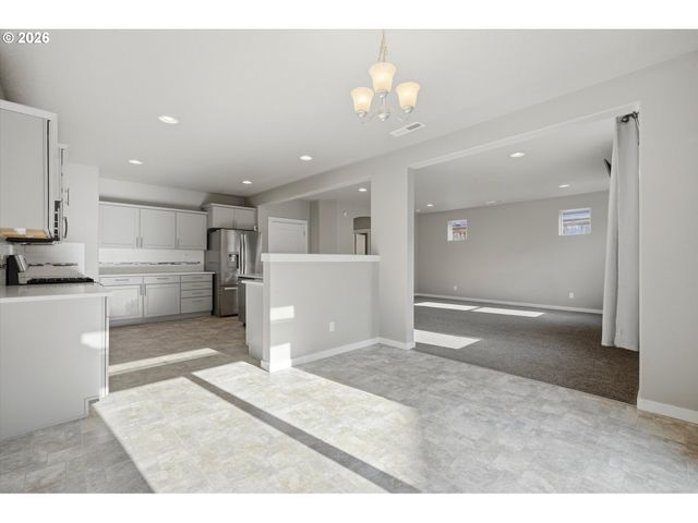 15562 BROKEN TOP Ave, Sandy, OR 97055
