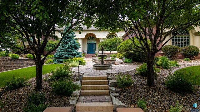 3001 S St Francis Ln Lane, Sioux Falls, SD 57103