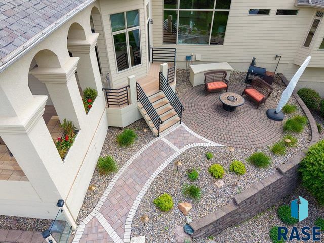 3001 S St Francis Ln Lane, Sioux Falls, SD 57103