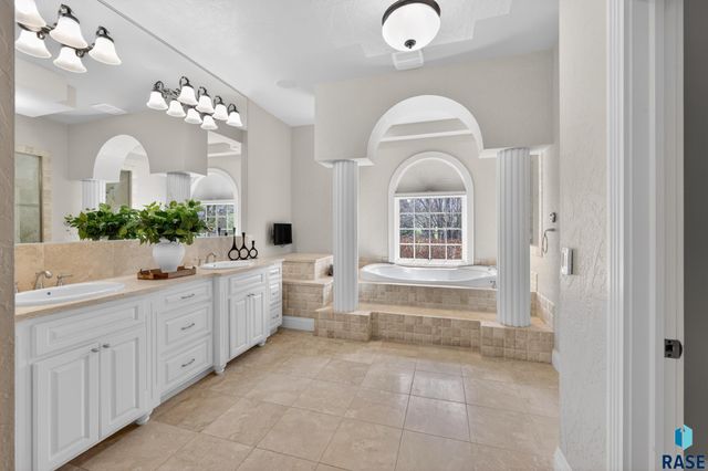 3001 S St Francis Ln Lane, Sioux Falls, SD 57103