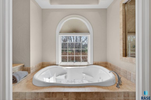 3001 S St Francis Ln Lane, Sioux Falls, SD 57103