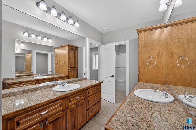 3001 S St Francis Ln Lane, Sioux Falls, SD 57103
