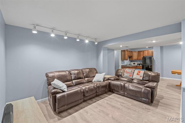 700 Juniper Glen Court, Ballwin, MO 63021