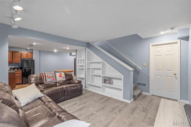 700 Juniper Glen Court, Ballwin, MO 63021