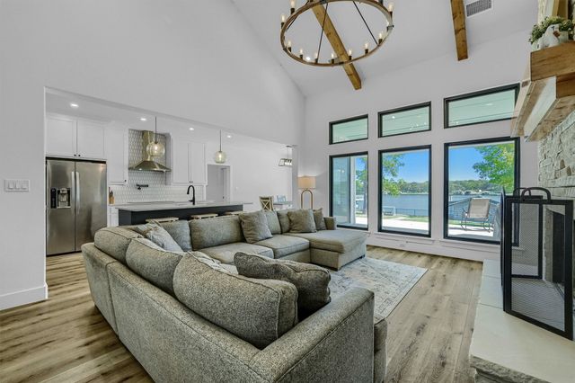 827 Kiowa Drive W, Lake Kiowa, TX 76240