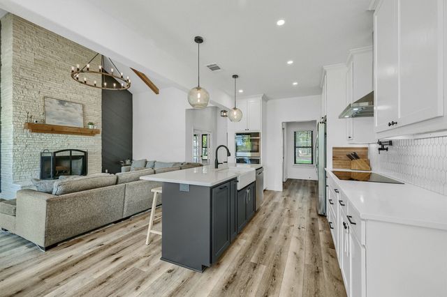 827 Kiowa Drive W, Lake Kiowa, TX 76240