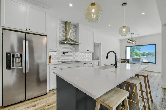 827 Kiowa Drive W, Lake Kiowa, TX 76240