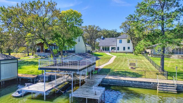 827 Kiowa Drive W, Lake Kiowa, TX 76240