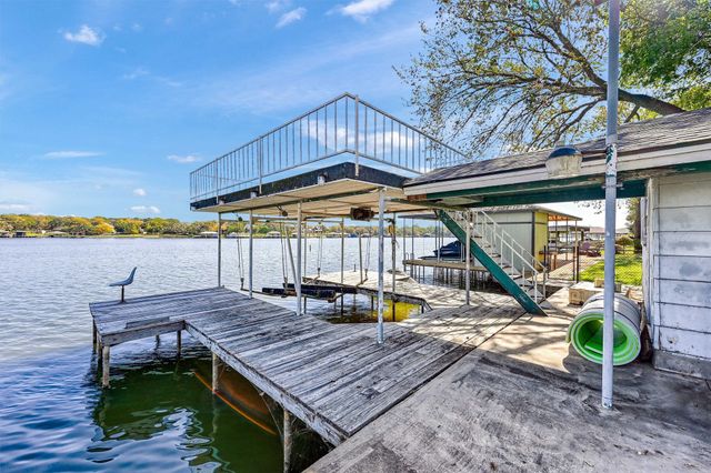 827 Kiowa Drive W, Lake Kiowa, TX 76240