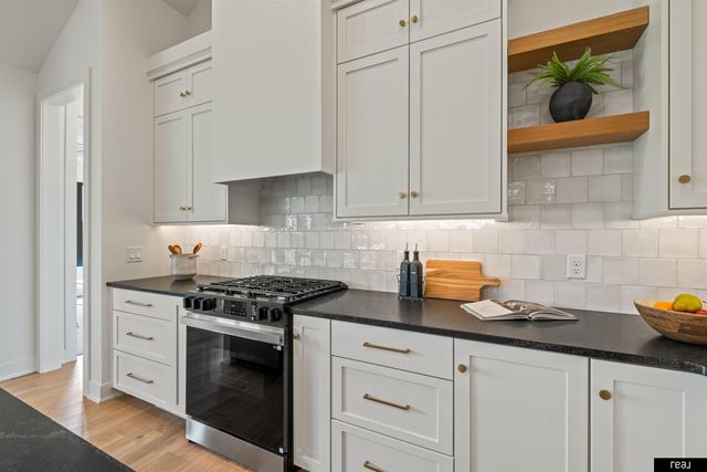 18304 Blackwalnut Street, Omaha, NE 68136