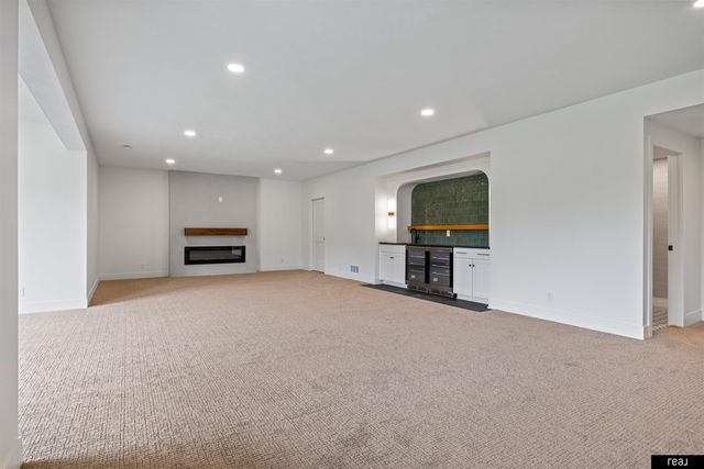 18304 Blackwalnut Street, Omaha, NE 68136