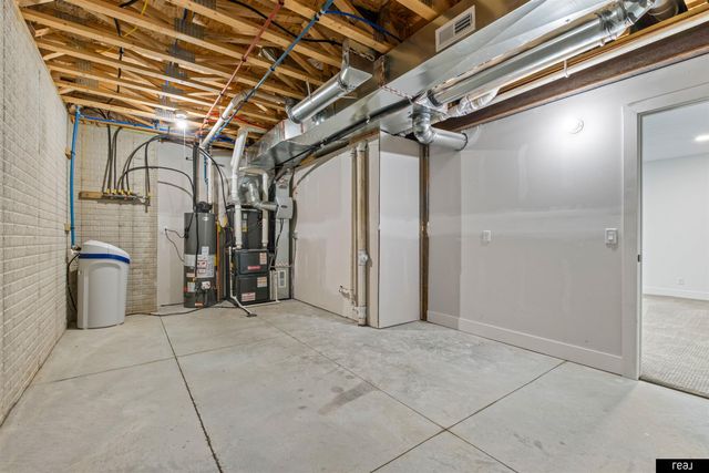 18304 Blackwalnut Street, Omaha, NE 68136