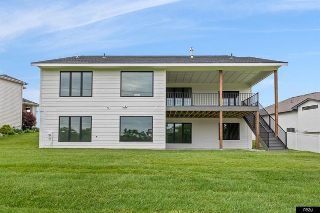 18304 Blackwalnut Street, Omaha, NE 68136