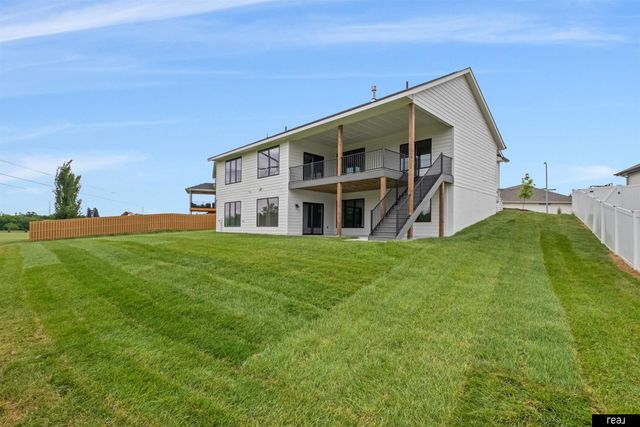 18304 Blackwalnut Street, Omaha, NE 68136