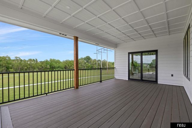 18304 Blackwalnut Street, Omaha, NE 68136