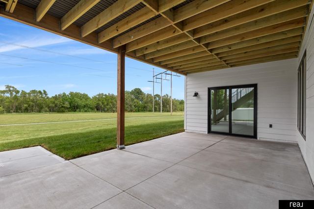 18304 Blackwalnut Street, Omaha, NE 68136