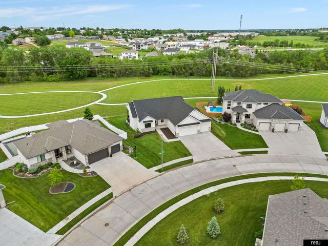 18304 Blackwalnut Street, Omaha, NE 68136