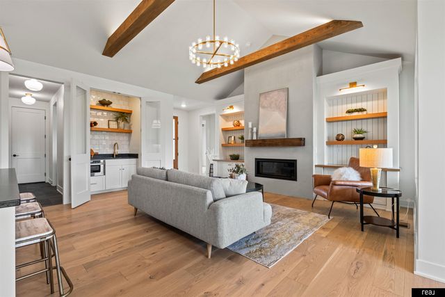 18304 Blackwalnut Street, Omaha, NE 68136