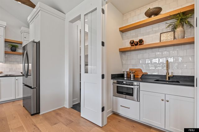 18304 Blackwalnut Street, Omaha, NE 68136