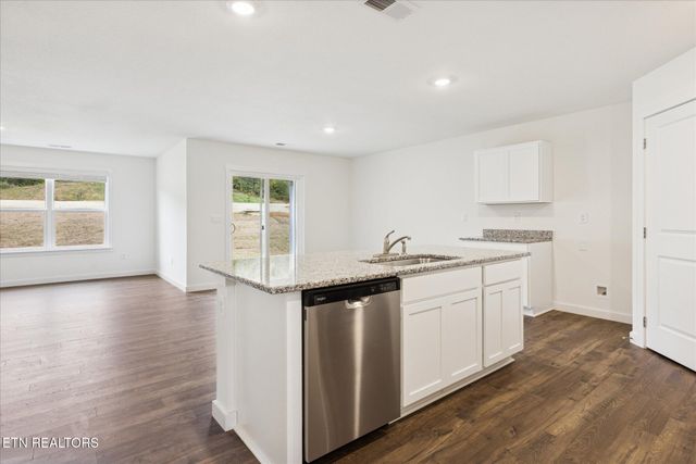 177 N Rolling Meadows Drive, Harriman, TN 37748