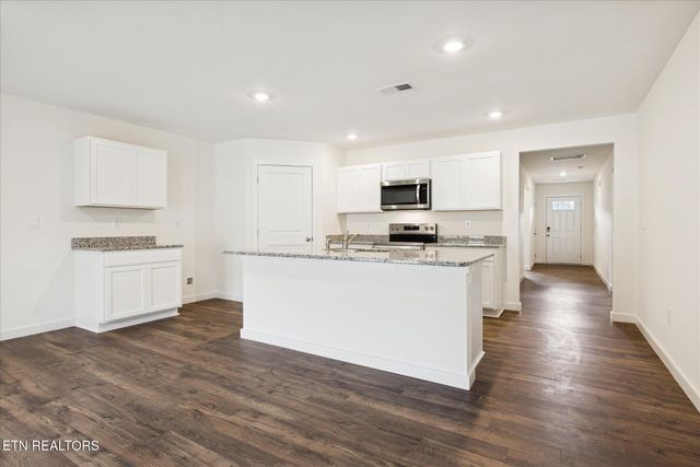 177 N Rolling Meadows Drive, Harriman, TN 37748