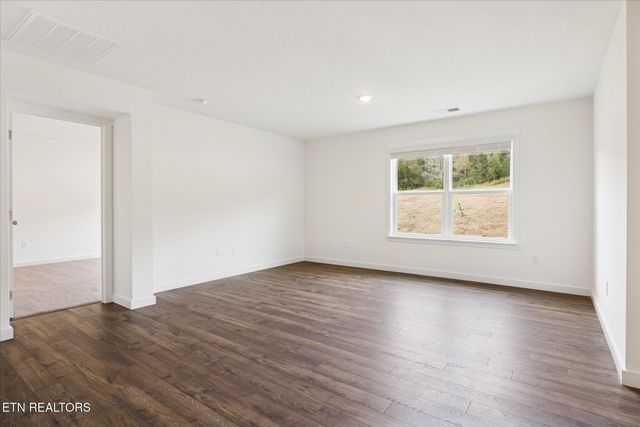 177 N Rolling Meadows Drive, Harriman, TN 37748