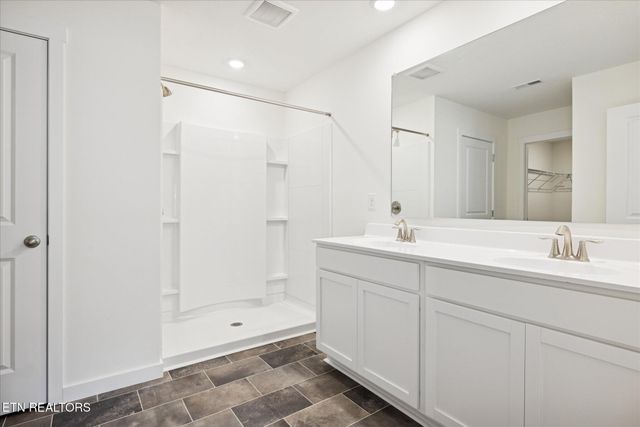 177 N Rolling Meadows Drive, Harriman, TN 37748