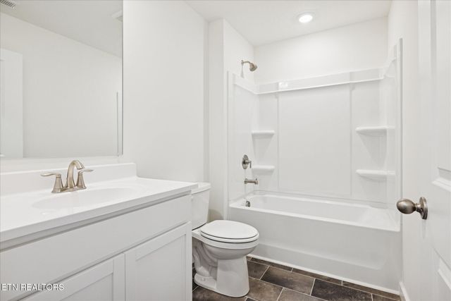 177 N Rolling Meadows Drive, Harriman, TN 37748